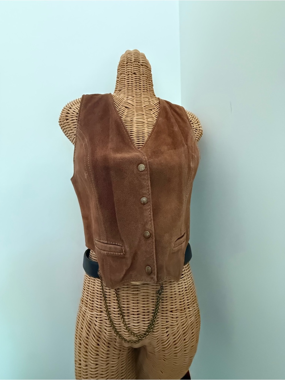 Caramel colored suede concert vest, cropped - Picture 8 of 10